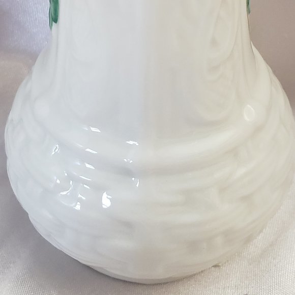 Belleek Kells 5" Vase - Picture 2 of 8